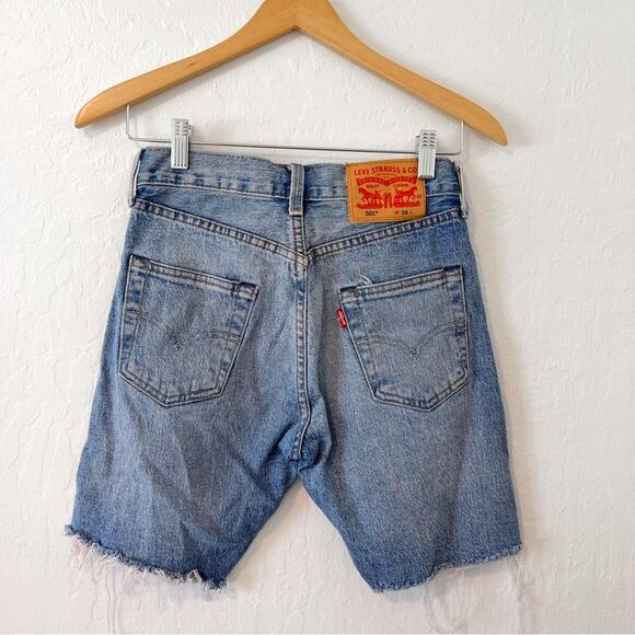 Levi’s | 501 Shorts 90s Mid Thigh Denim Bermuda - Picture 5 of 10